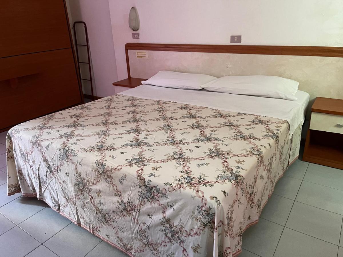 Hotel Zucconi Монтекатини Терме Екстериор снимка